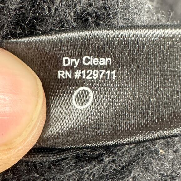 Jenni Kayne | Small | Cashmere Boxy Ribbed Crewneck Fisherman Sweater in Black - Picture 10 of 11